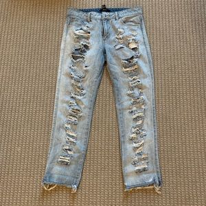 Super distressed boyfriend jeans